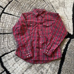 Wrangler Boys snap western shirt. Like new. Size XL 14-16. Red/black plaid.